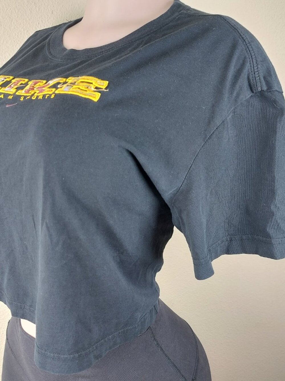 Nike Women's Black Flame Logo Crew Neck Short Sleeve Crop Top Size L - Picture 5 of 12